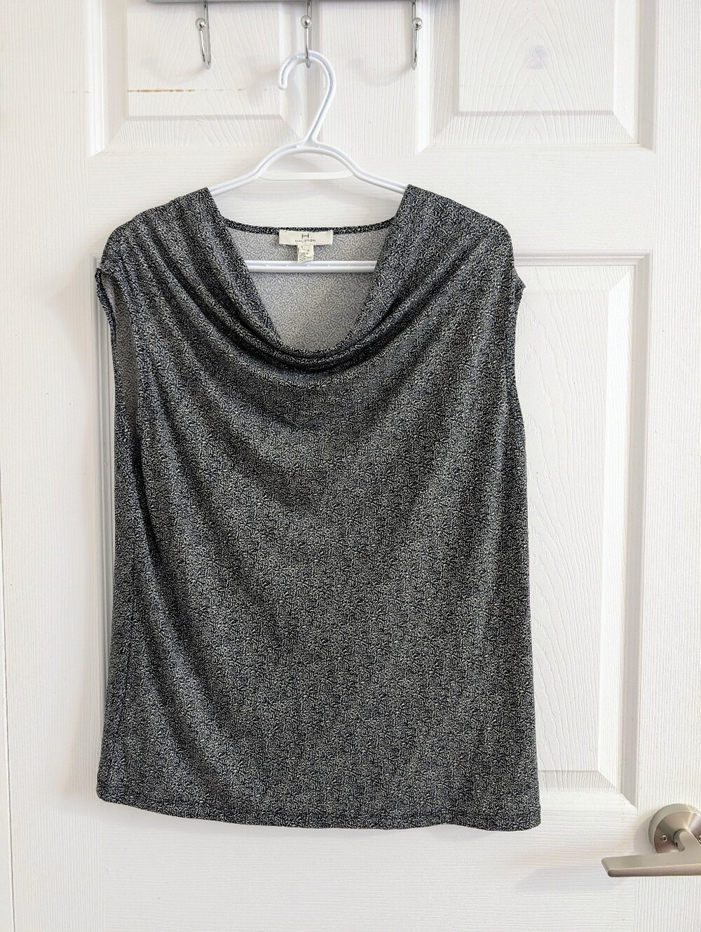HALSTON Cowl Neck Sleeveless Top – Black & White Abstract Print Chic Blouse - S